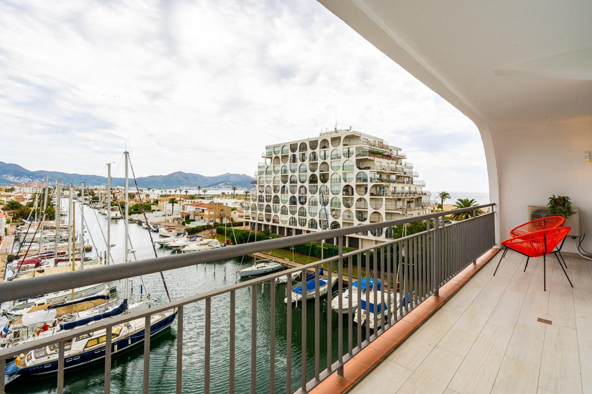 Apartamento Frente Al Canal Con Terraza Empuriabrava Eksteriør billede